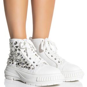 NWT. AZALEA WANG Wavering Glass Rhinestone Sneaker In White.